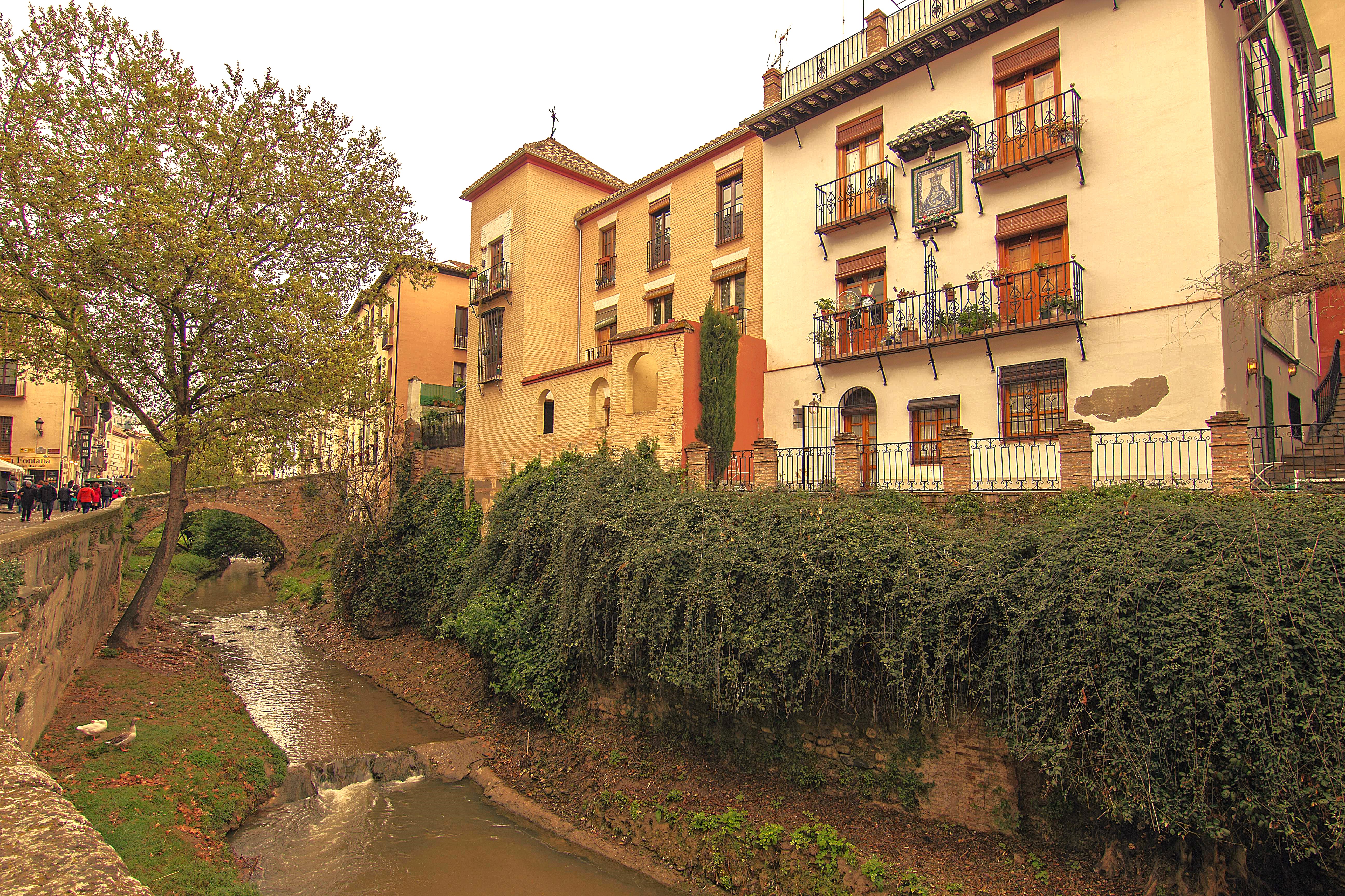 fechas y personajes importantes de granada